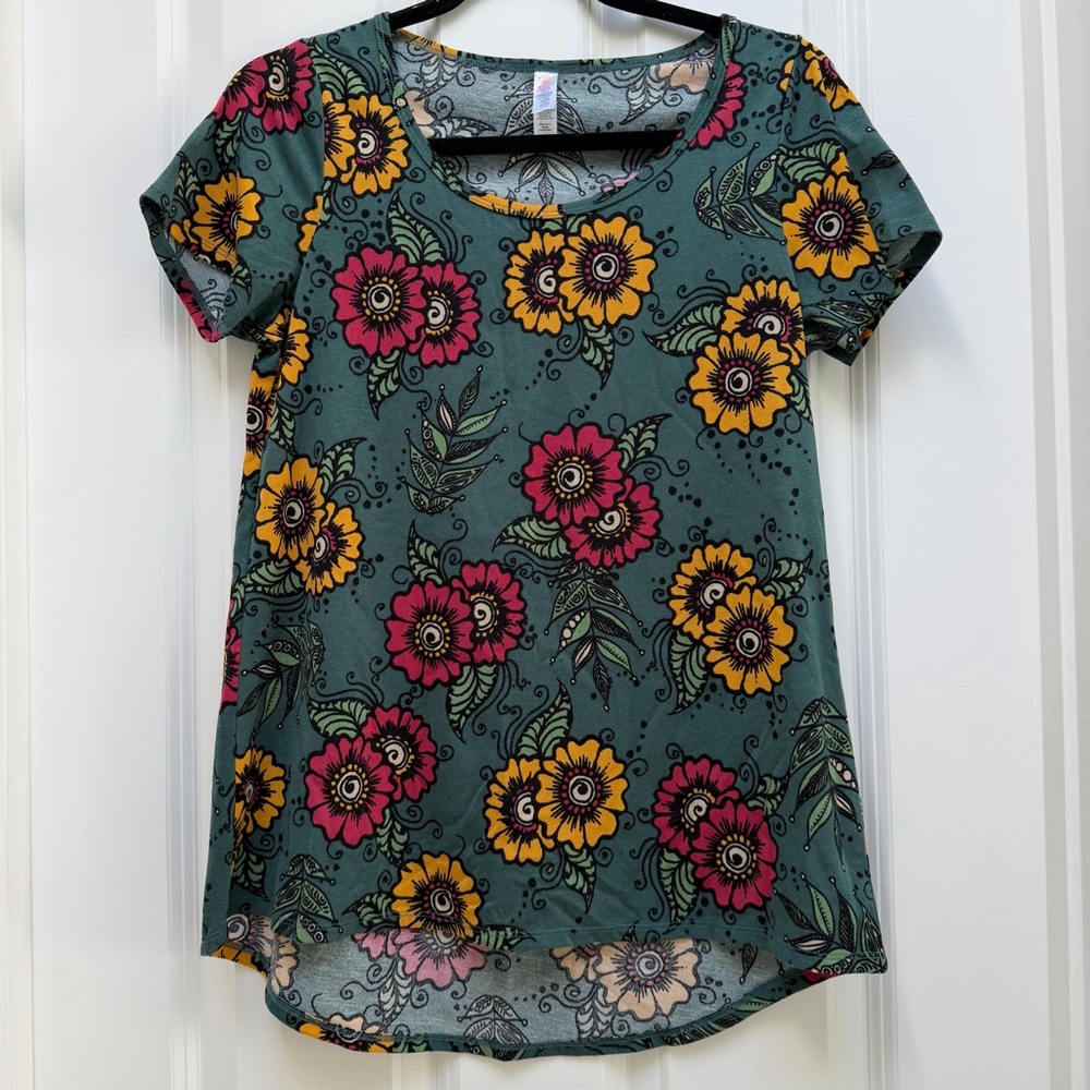 LULAROE CLASSIC SHORT SLEEVE SHIRT GREEN FLORAL XS
